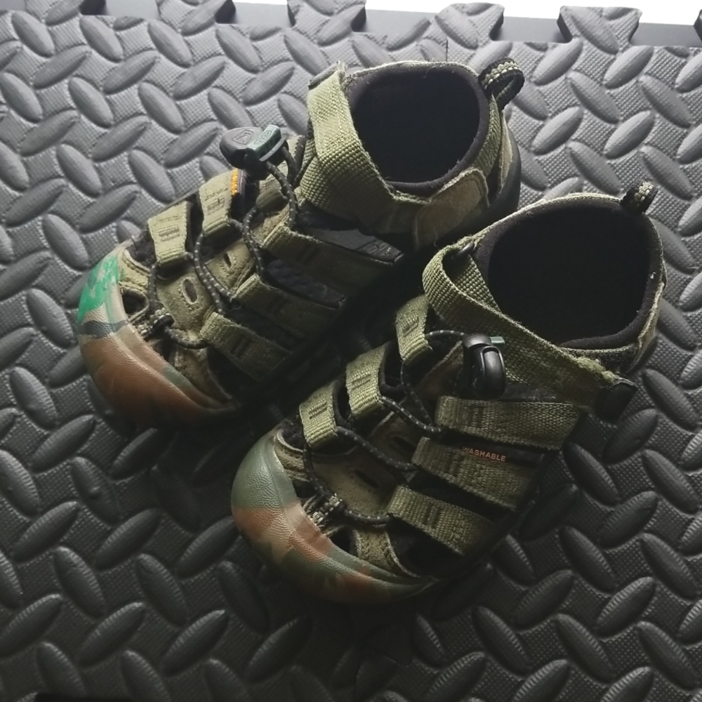 Kids Keen Sandles